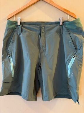 Ascend Women's Sage Green Outdoor Stretch Shorts, Sz 16.
